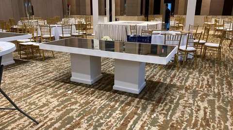 Mesa de Madera con Sobre de Vidrio